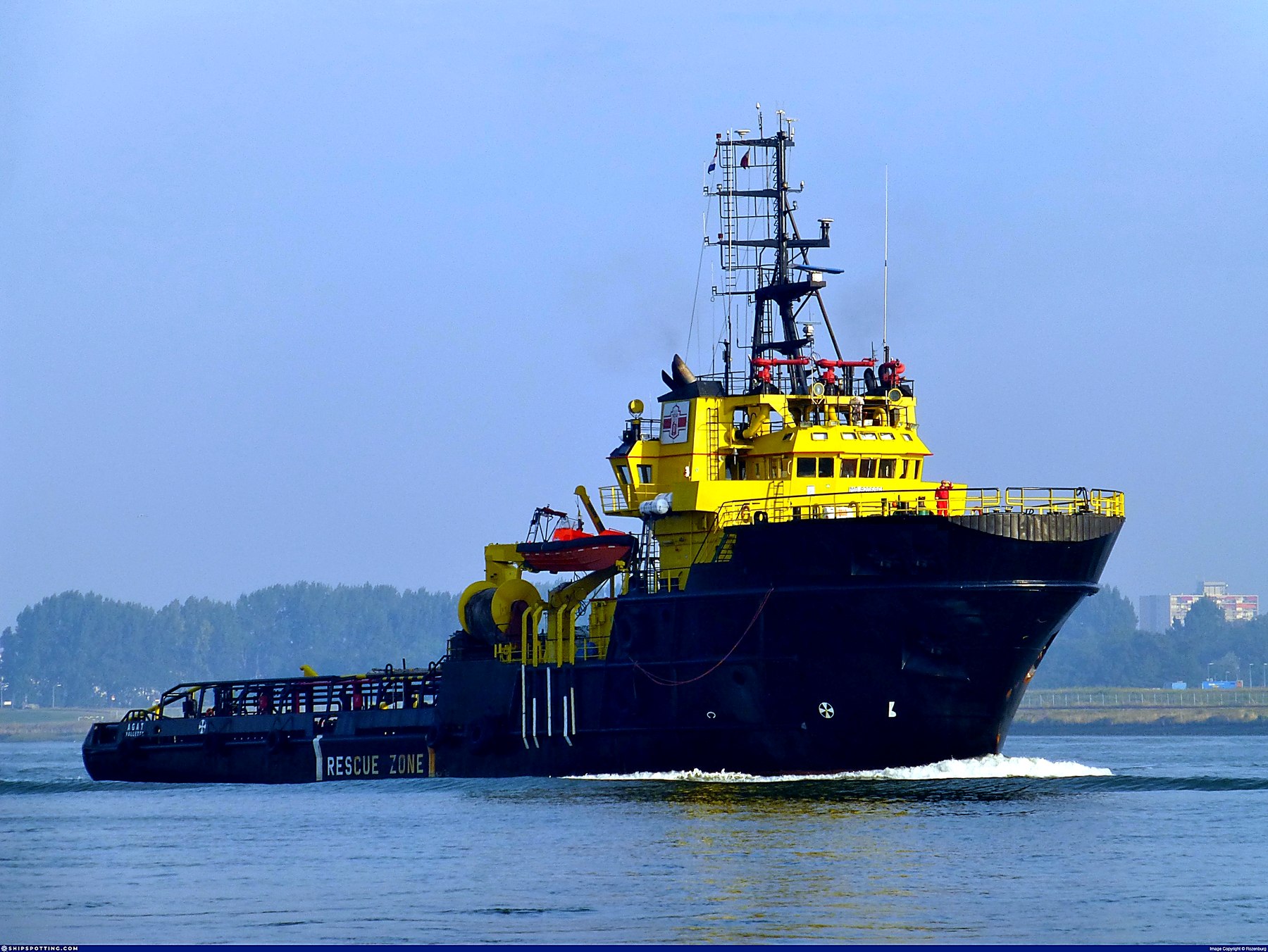 Offshore support vessel